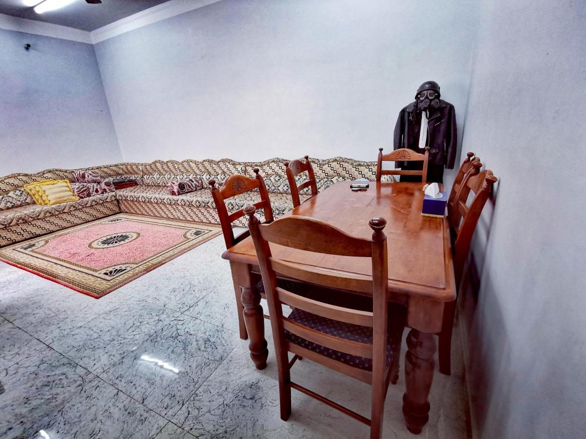 228Hostel Al Ḩamrāʼ Exteriör bild